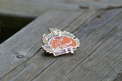 Slapend vosje, hard emaille pin